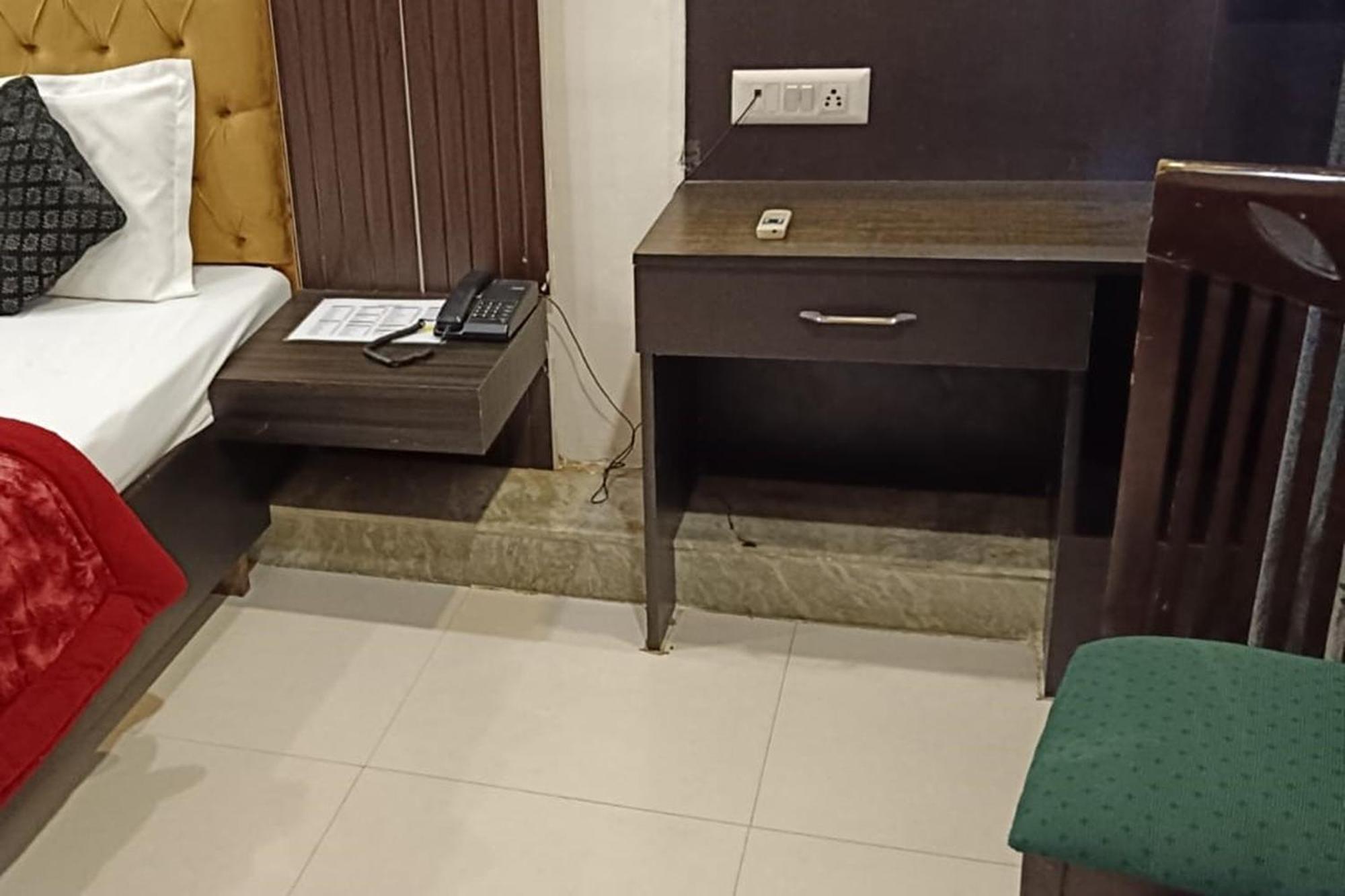 Hotel Shree Kanta Gurgaon Eksteriør bilde