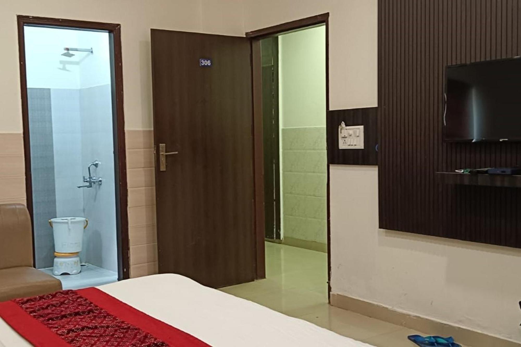 Hotel Shree Kanta Gurgaon Eksteriør bilde