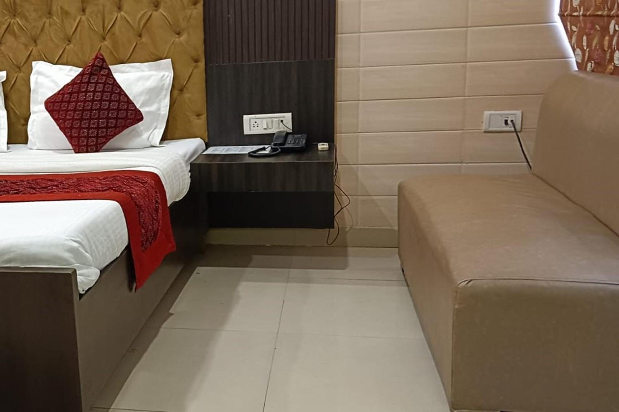Hotel Shree Kanta Gurgaon Eksteriør bilde