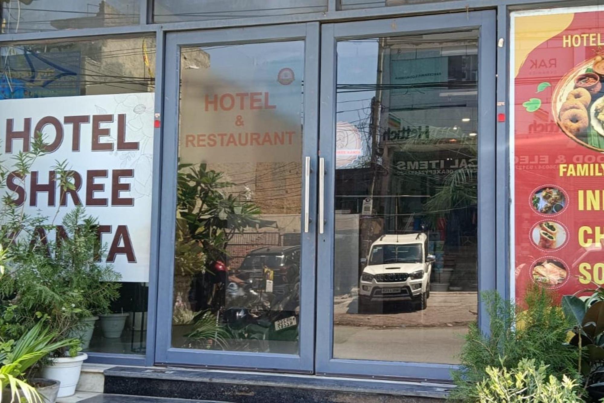 Hotel Shree Kanta Gurgaon Eksteriør bilde