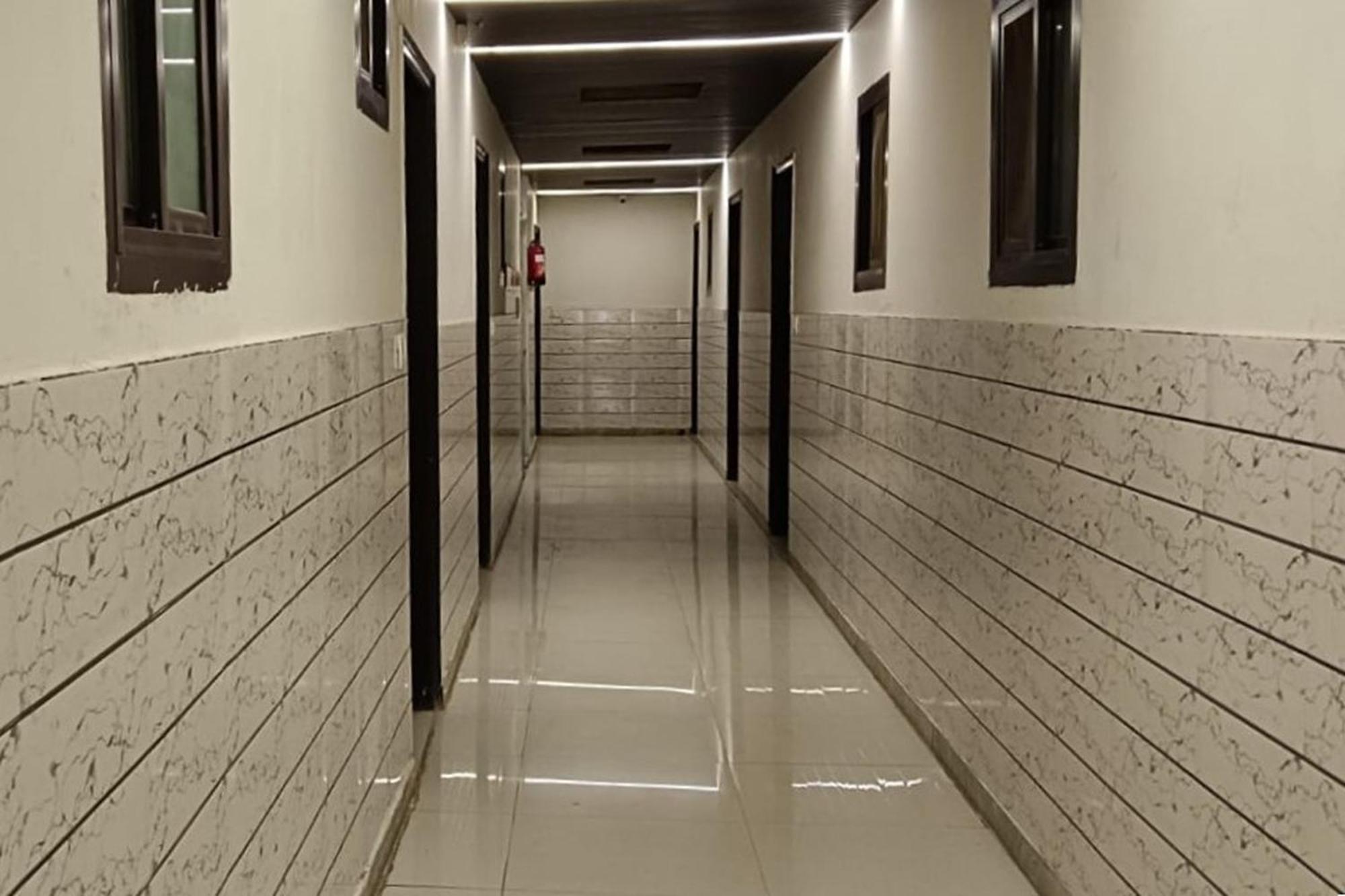 Hotel Shree Kanta Gurgaon Eksteriør bilde